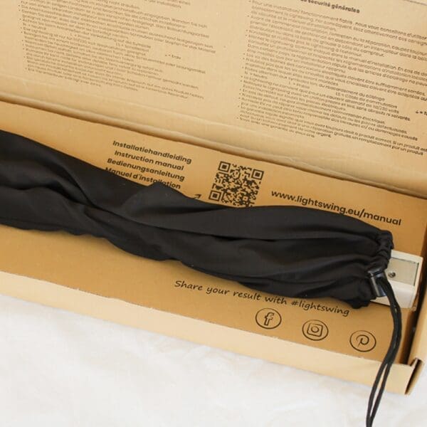 Qr-code on lightswing packaging for online manual