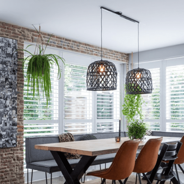 Lightswing Twin mattschwarz im Esszimmer